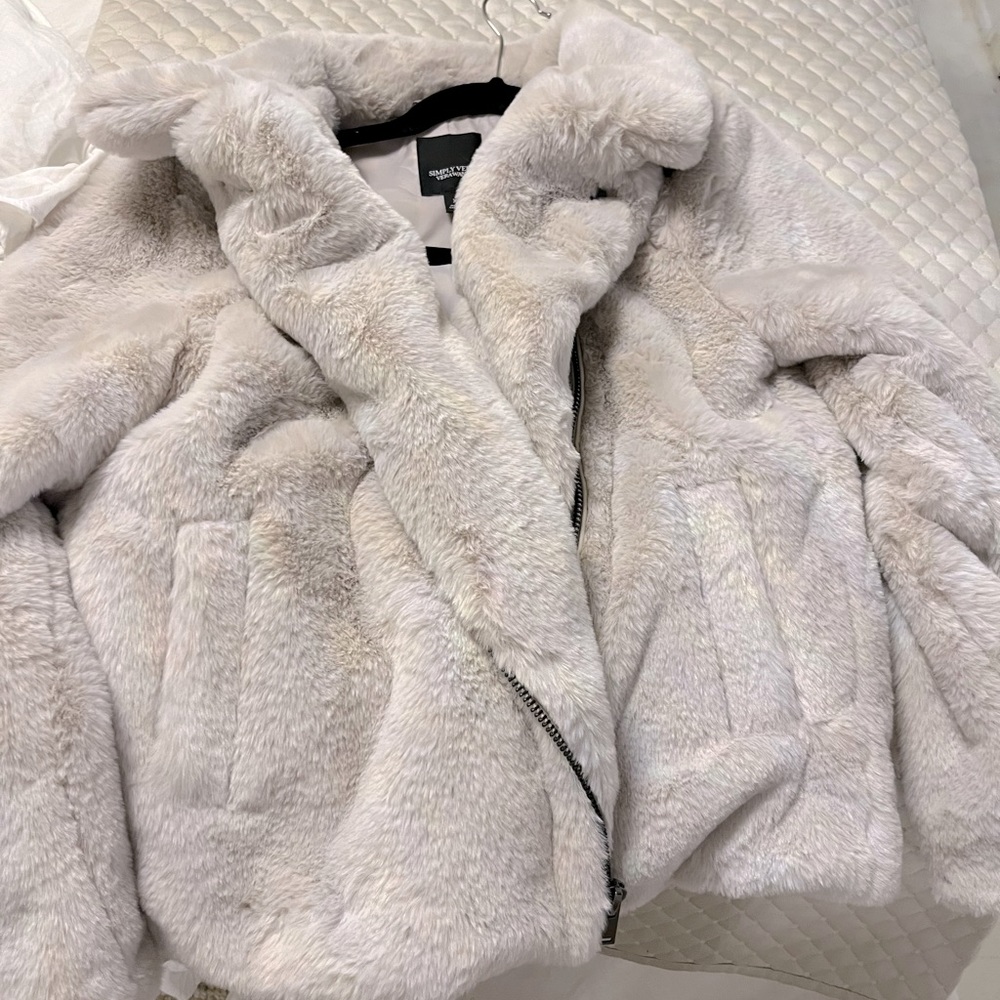 Vera Wang Faux Fur